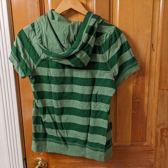 Green short sleeve hoodie - Picture 2 of 5